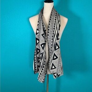 Vintage Ann Taylor 100% wool black and white Aztec patterned scarf